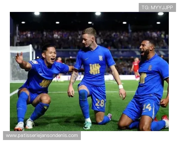 西布朗本赛季英冠表现稳健，目前稳居前六行列