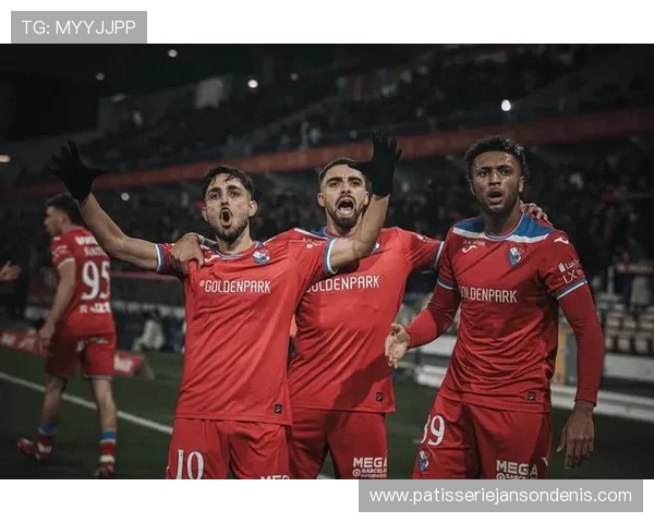 曼联复兴叙事面临考验，近期表现波动对赛季走势形成制约