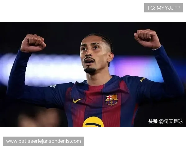 拉菲尼亚这生活咋跟普通人反着走，出门带的包比我家装修费还夸张！